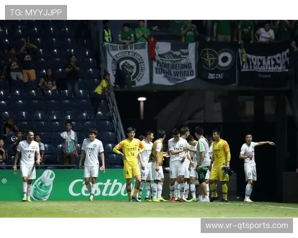 “J联赛银靴拉唐抵达迪拜与申花会合，即将参加热身赛”